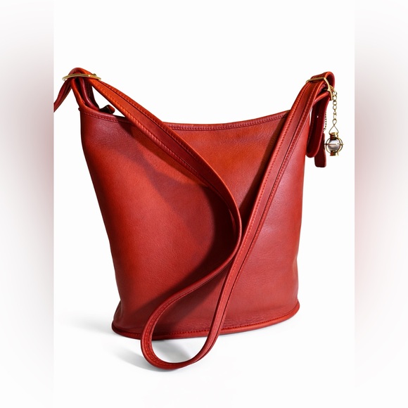 Vintage Coach Shoulder Sac Red Leather Classic Coach Bucket StyleMade in USA